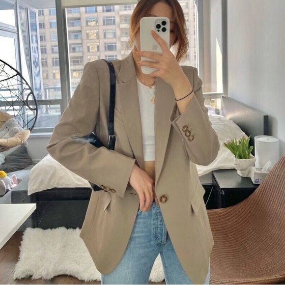 Aritzia Babaton Agency Blazer - Picture 2 of 7